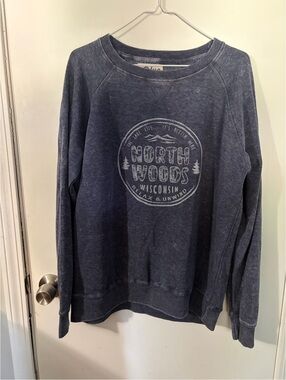 NWOT Women's Blue 84 Large Blue Crewneck Sweatshirt North Woods Wisconsin Tote16